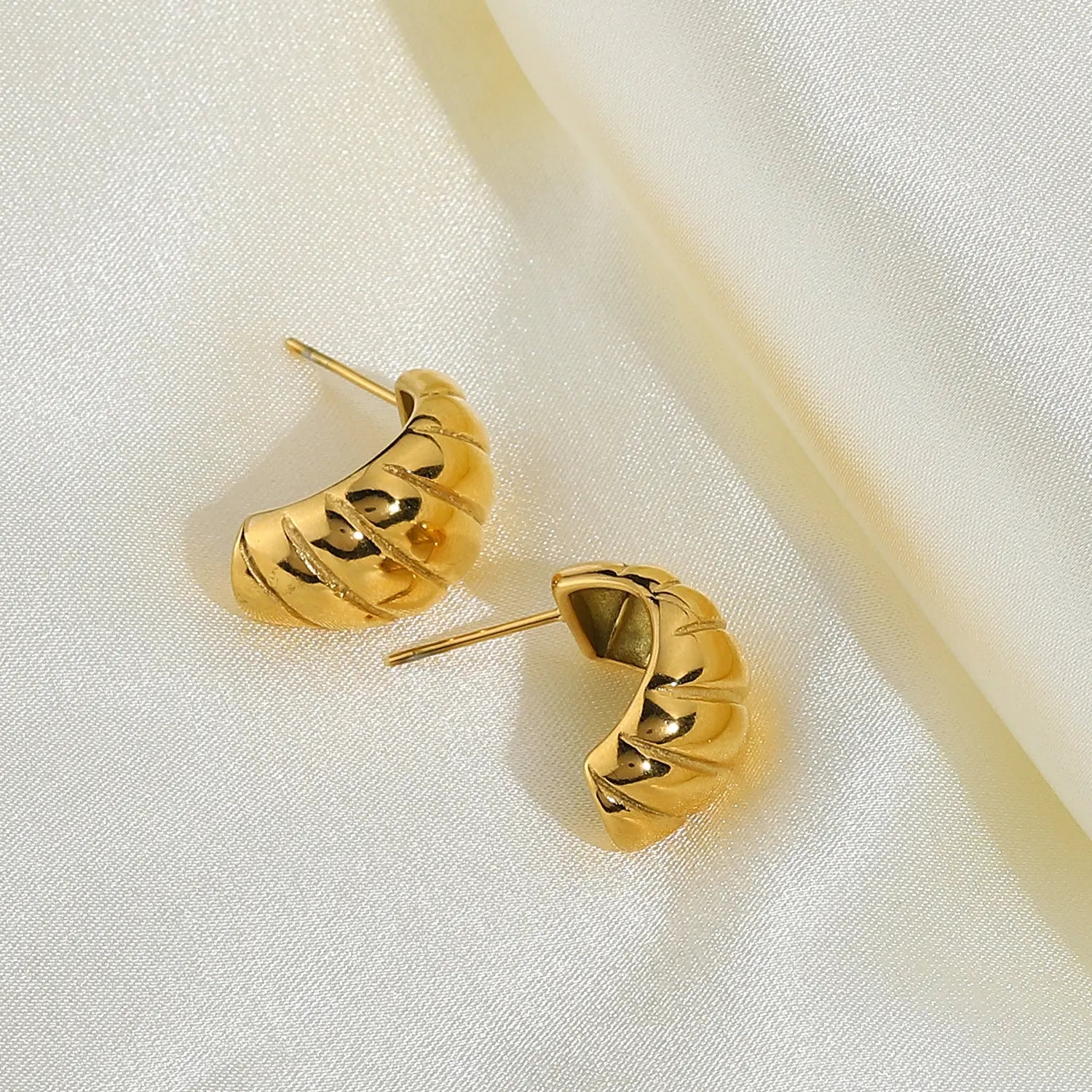 Dune Studs
