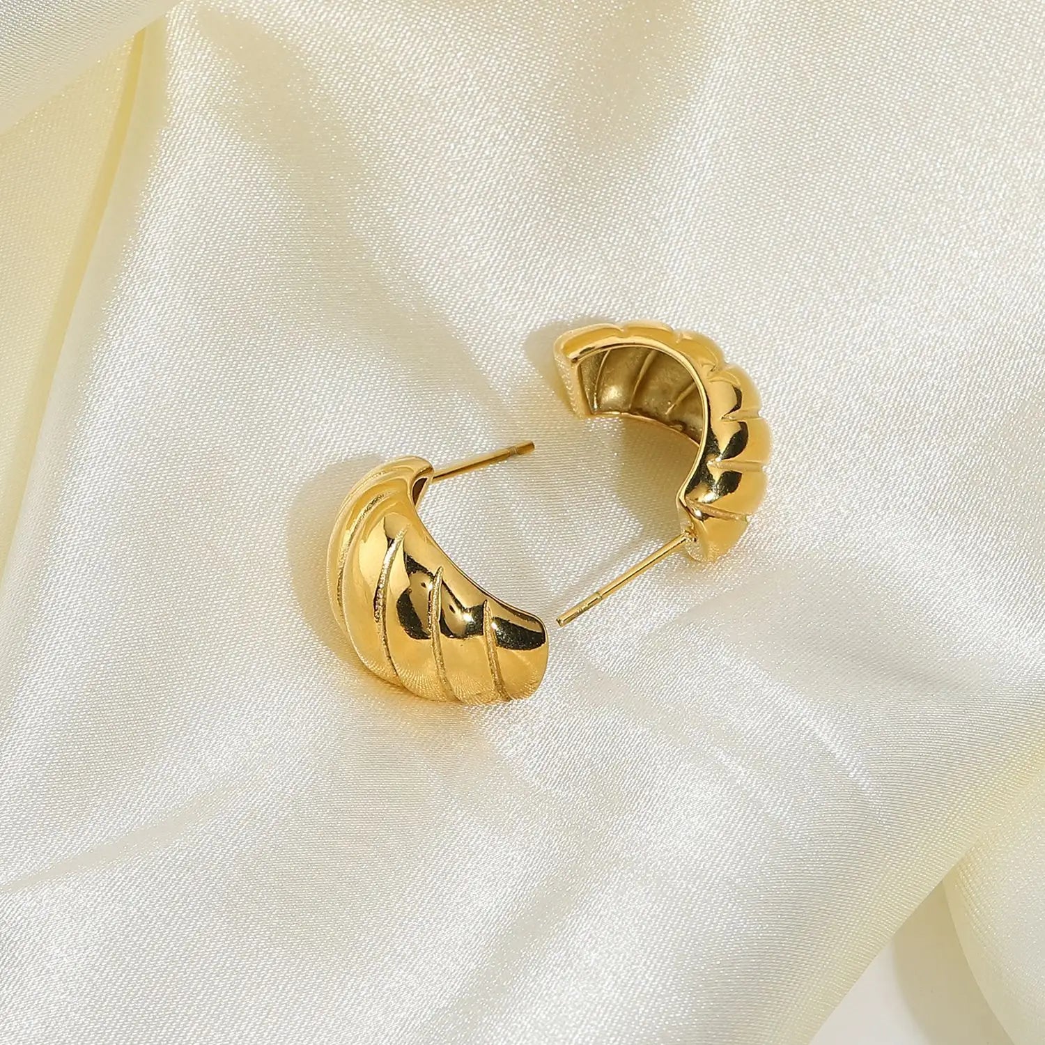 Dune Studs