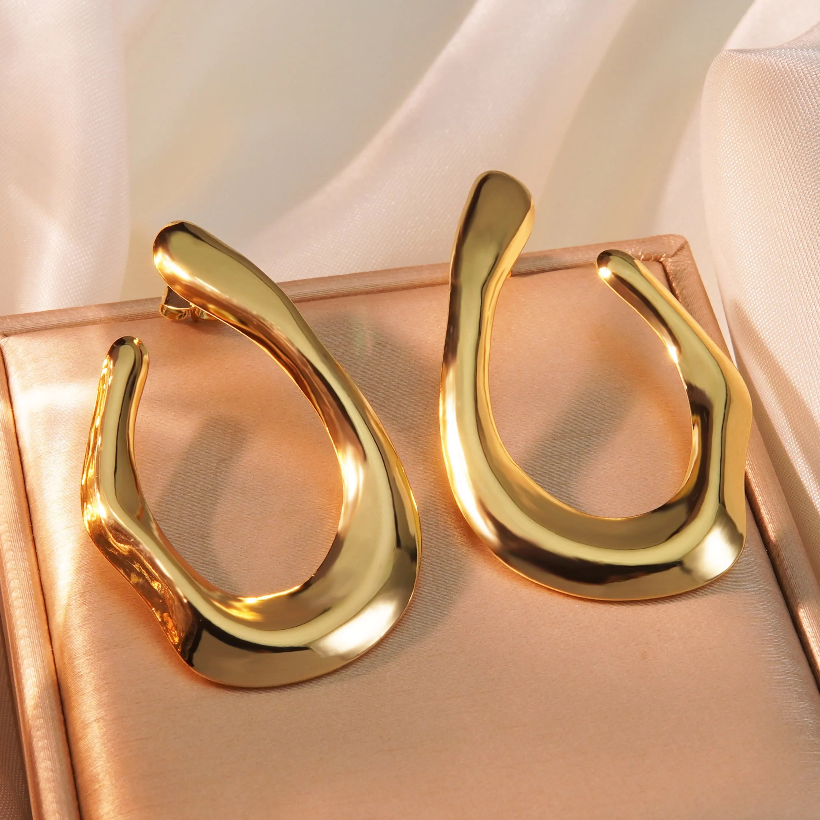 Wave Loop Hoops