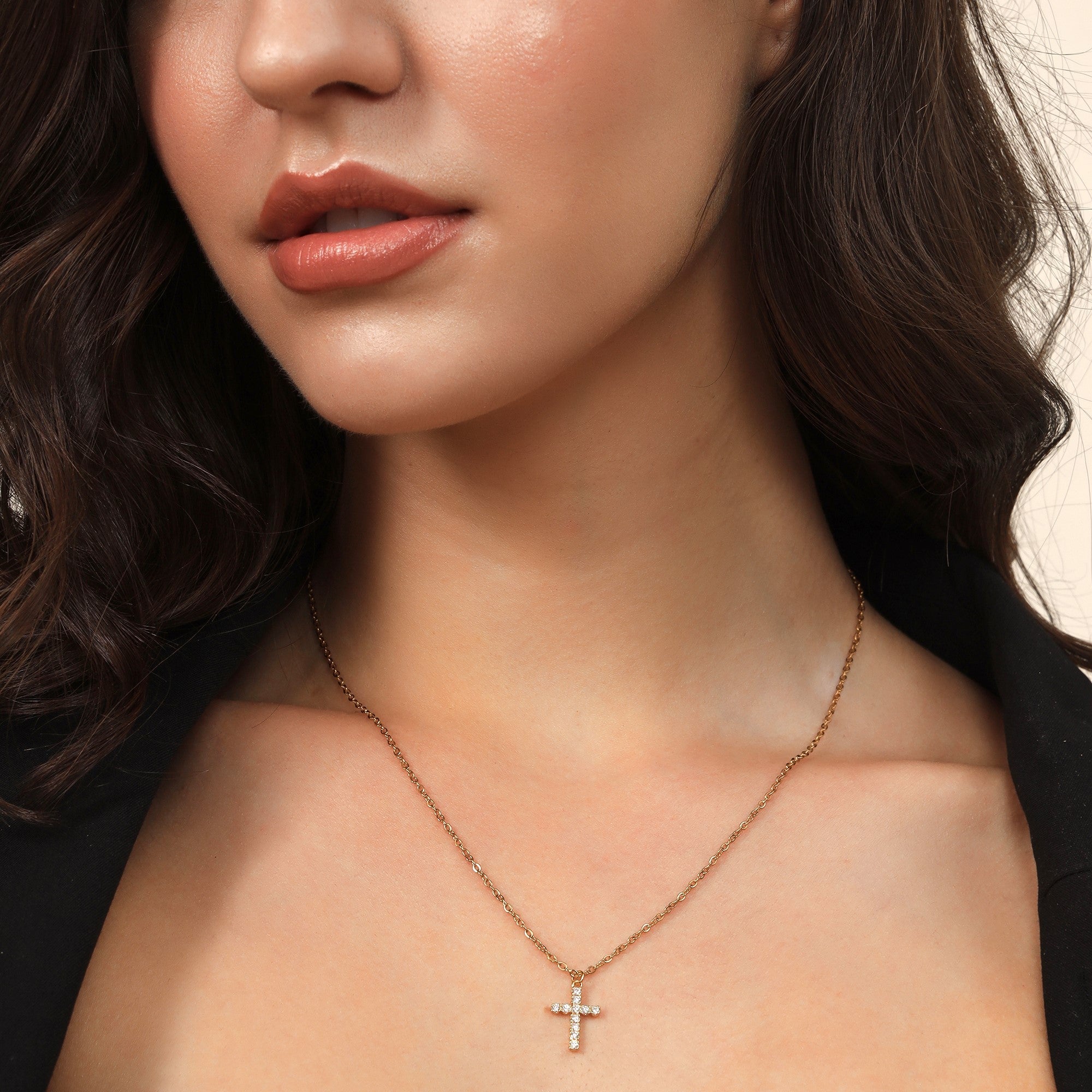 Minimal Cross Pendant - Fab Couture