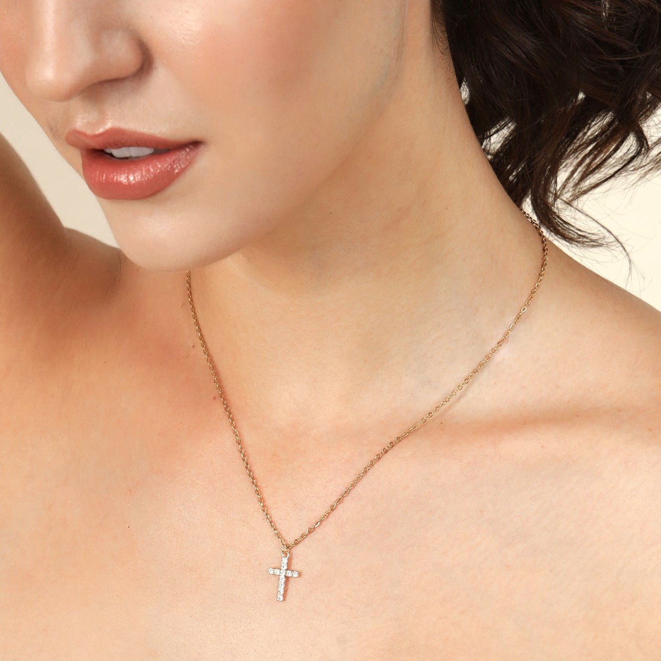 Minimal Cross Pendant - Fab Couture